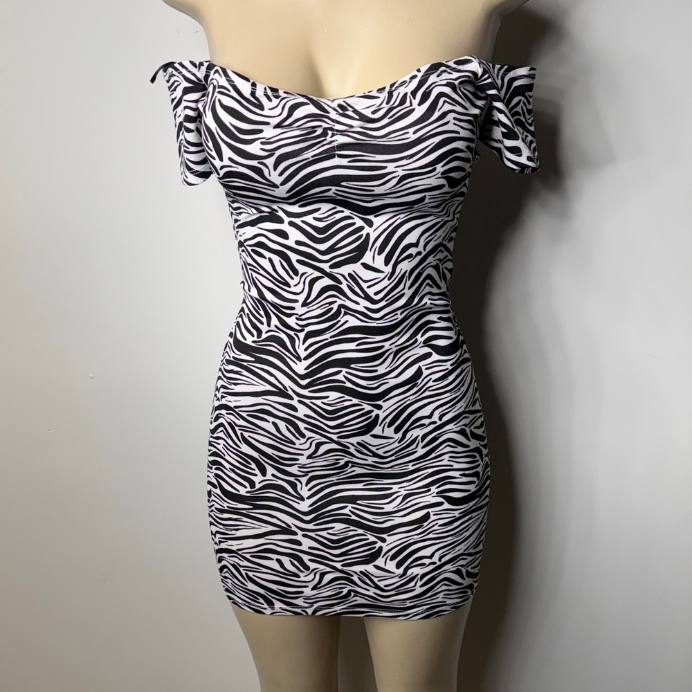 Divided Off-Shoulder Zebra Print Mini Dress - Black & White